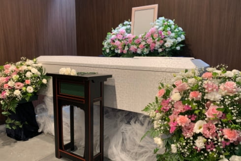 東京都北区限定の直葬・家族葬プランの様子 - 高品質な祭壇